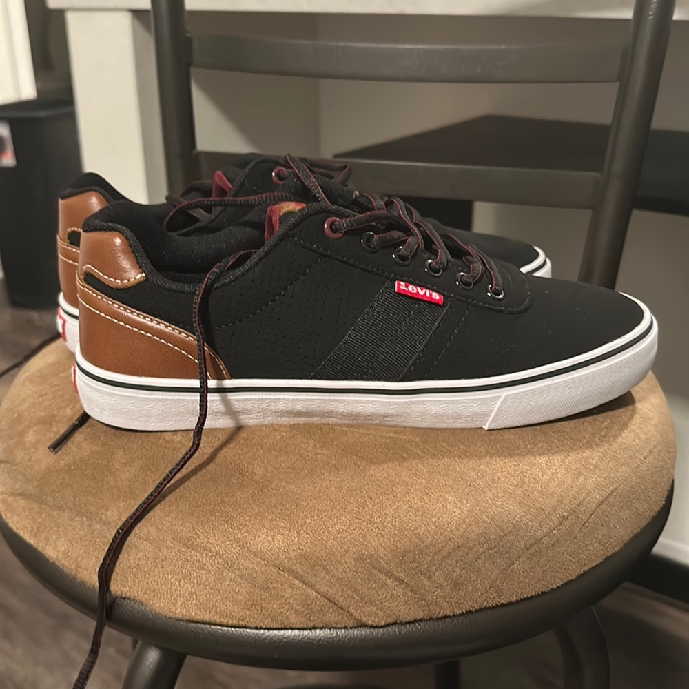 Men’s Levi’s shoes size 8